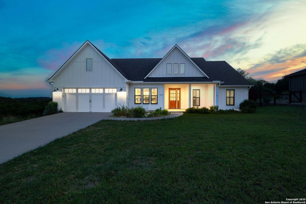 Photo of 537 Compass Rose, Canyon Lake, TX 78133 (MLS # 1872971)