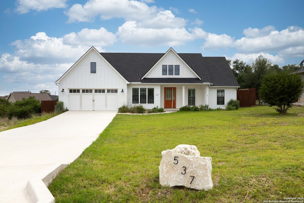 Photo of 537 Compass Rose, Canyon Lake, TX 78133 (MLS # 1872971)