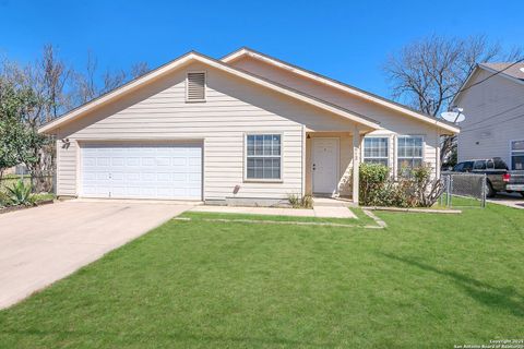 Photo of 612 E Theissen, Boerne, TX 78006 (MLS # 1924735)