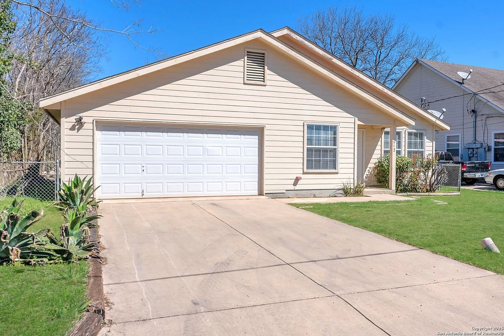 Photo of 612 E Theissen, Boerne, TX 78006 (MLS # 1924735)