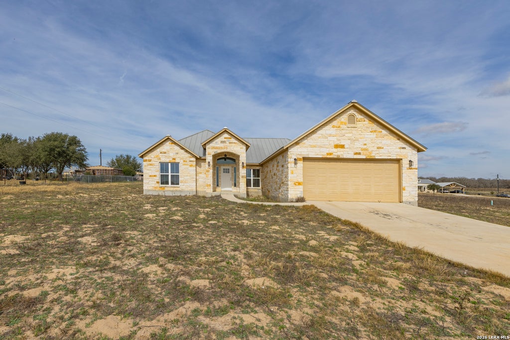 Photo of 200 Lakeview Cir, La Vernia, TX 78121 (MLS # 1943184)
