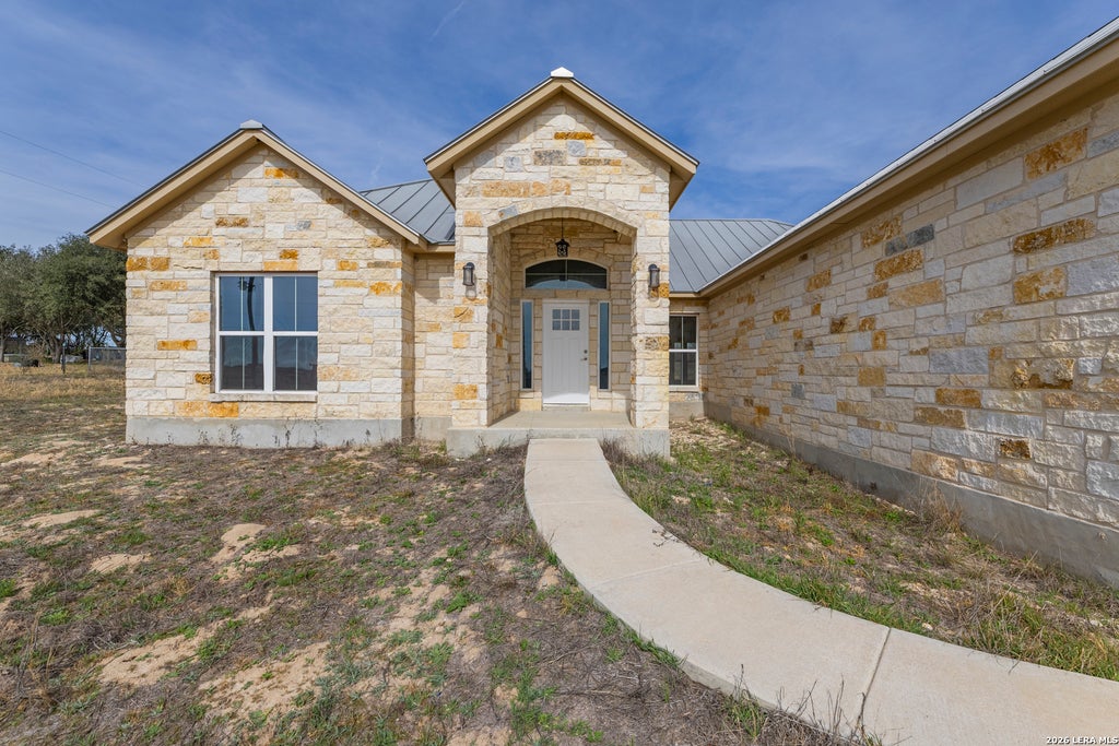 Photo of 200 Lakeview Cir, La Vernia, TX 78121 (MLS # 1943184)
