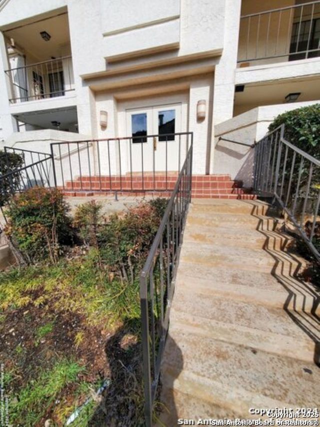 2255 Thousand Oaks 605