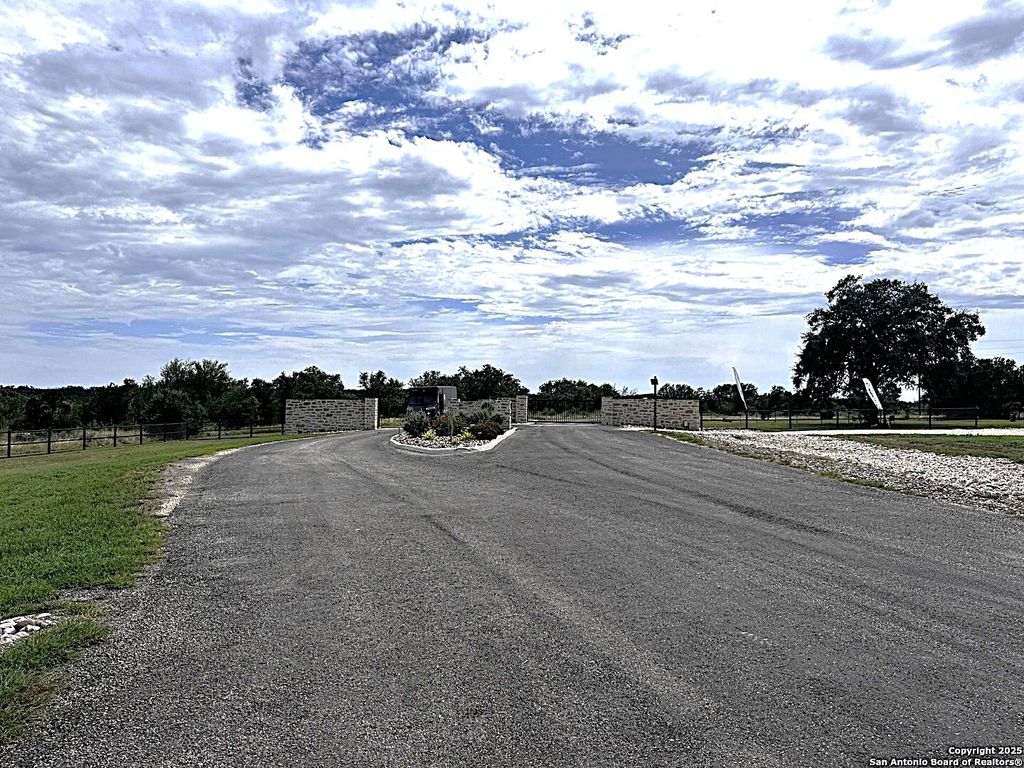 Photo of 261 Grand Ranch, Hondo, TX 78861 (MLS # 1930250)