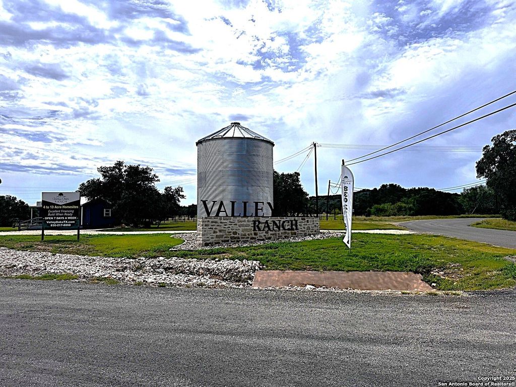 Photo of 261 Grand Ranch, Hondo, TX 78861 (MLS # 1930250)