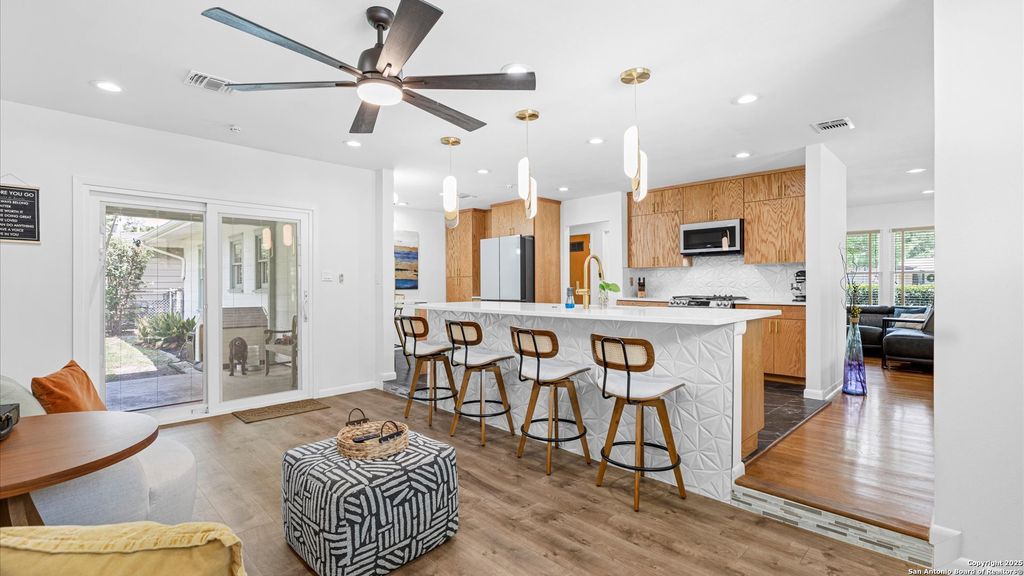 Photo of 303 Ridgehaven PL, San Antonio, TX 78209 (MLS # 1884973)