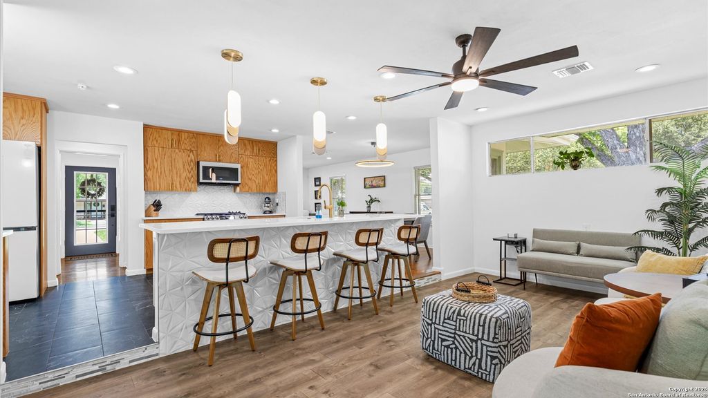 Photo of 303 Ridgehaven PL, San Antonio, TX 78209 (MLS # 1884973)