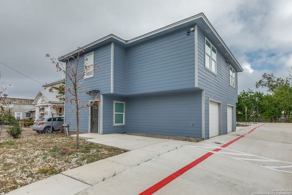 Photo of 1835 W Poplar 402 #402, San Antonio, TX 78207 (MLS # 1957041)