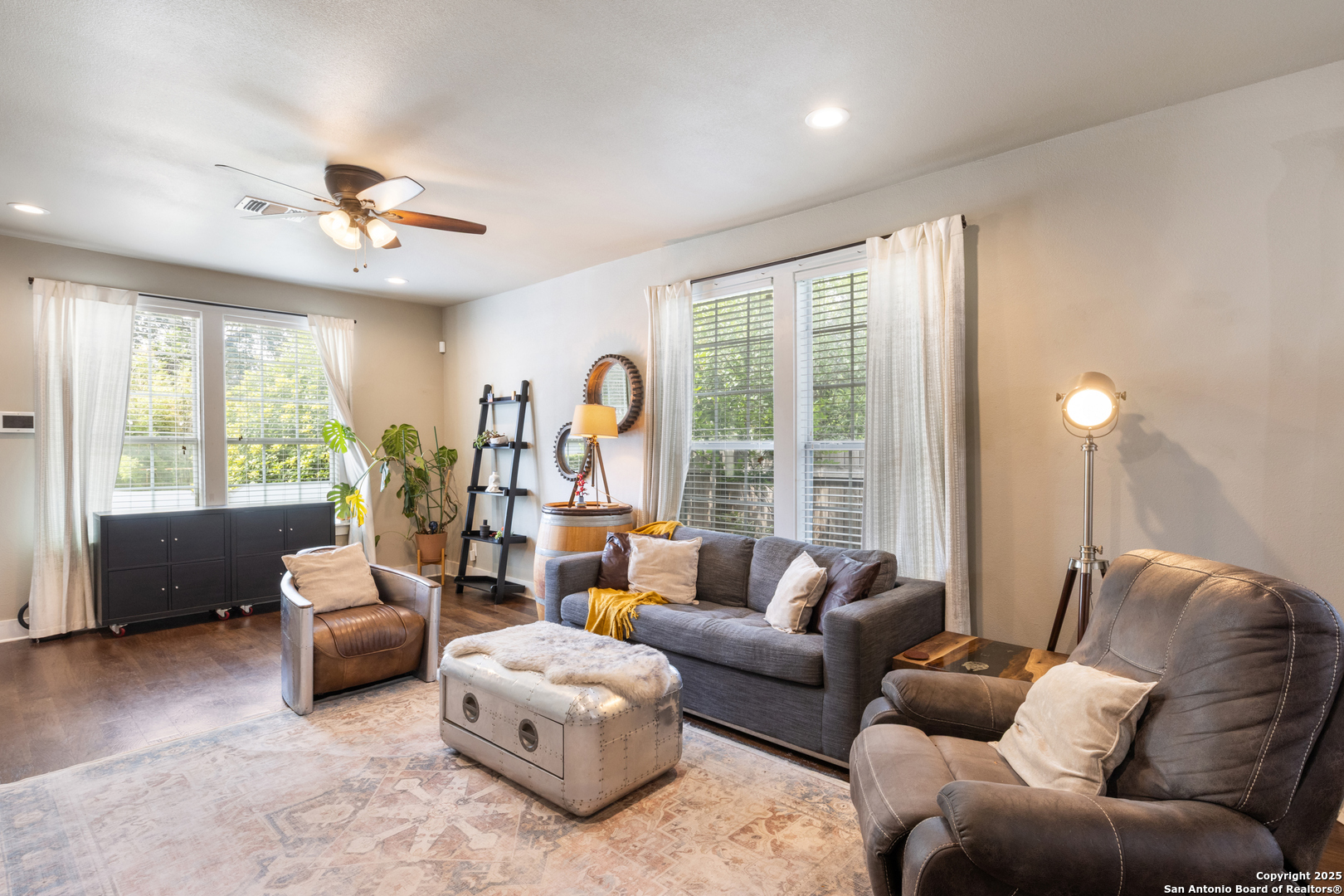 725 E Magnolia