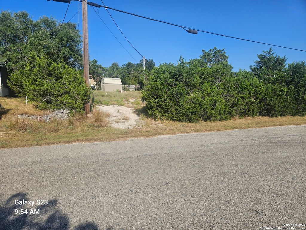 Photo of 1406 Greenbriar, Canyon Lake, TX 78133 (MLS # 1895372)