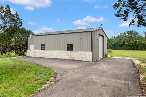 A home in Bandera