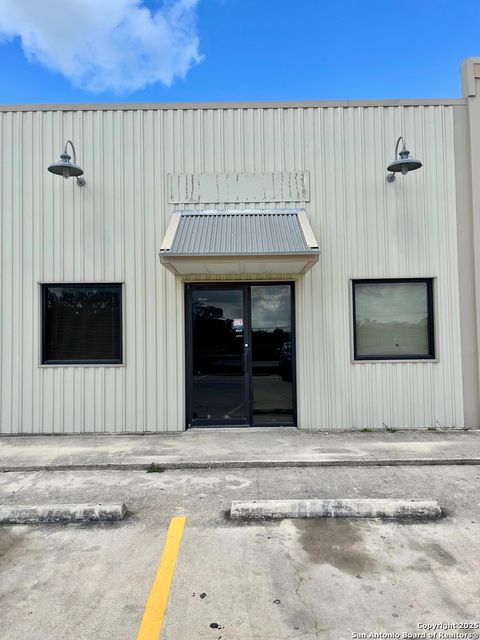 1501 Bensdale B Pleasanton TX 78064