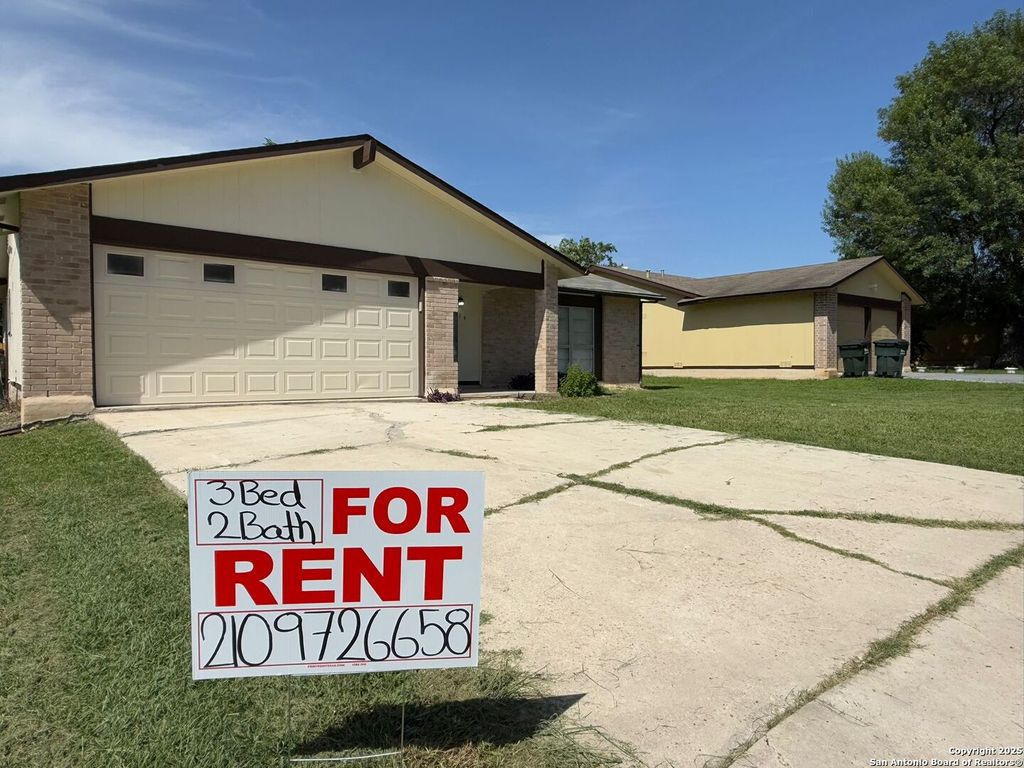 Photo of 6819 Laguna Norte, San Antonio, TX 78239 (MLS # 1926625)