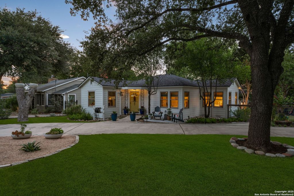 Photo of 401 Corona, Alamo Heights, TX 78209 (MLS # 1908440)