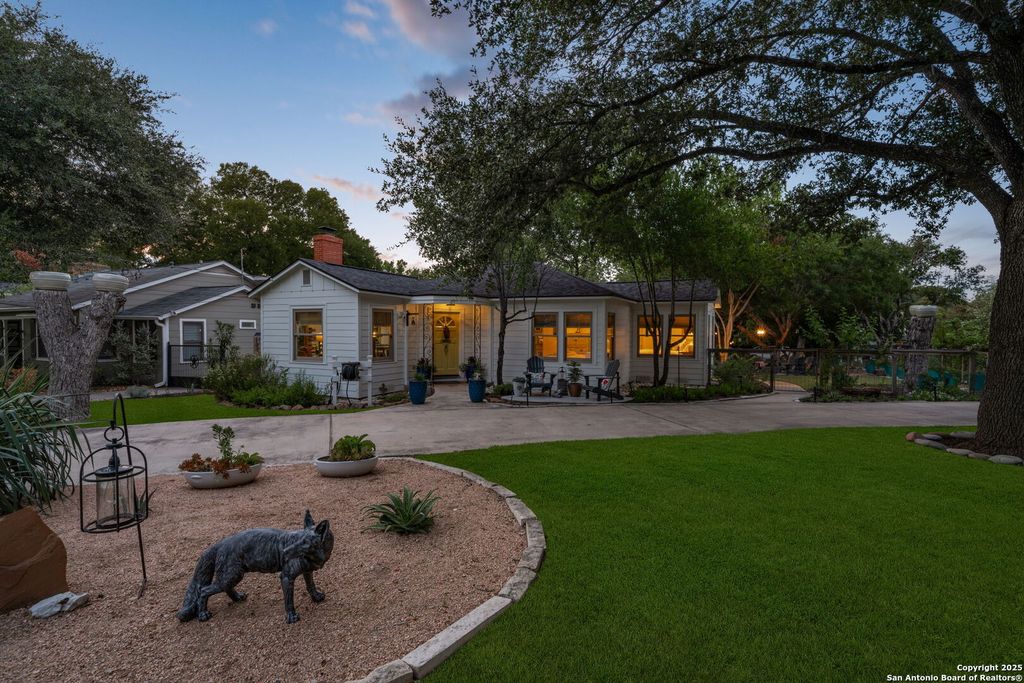 Photo of 401 Corona, Alamo Heights, TX 78209 (MLS # 1908440)