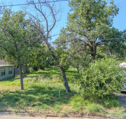 224 E LEONA ST, UVALDE, TX 78801 - Image 10cb817d64dbb25a2bfe209cbf3f4848/3140574116