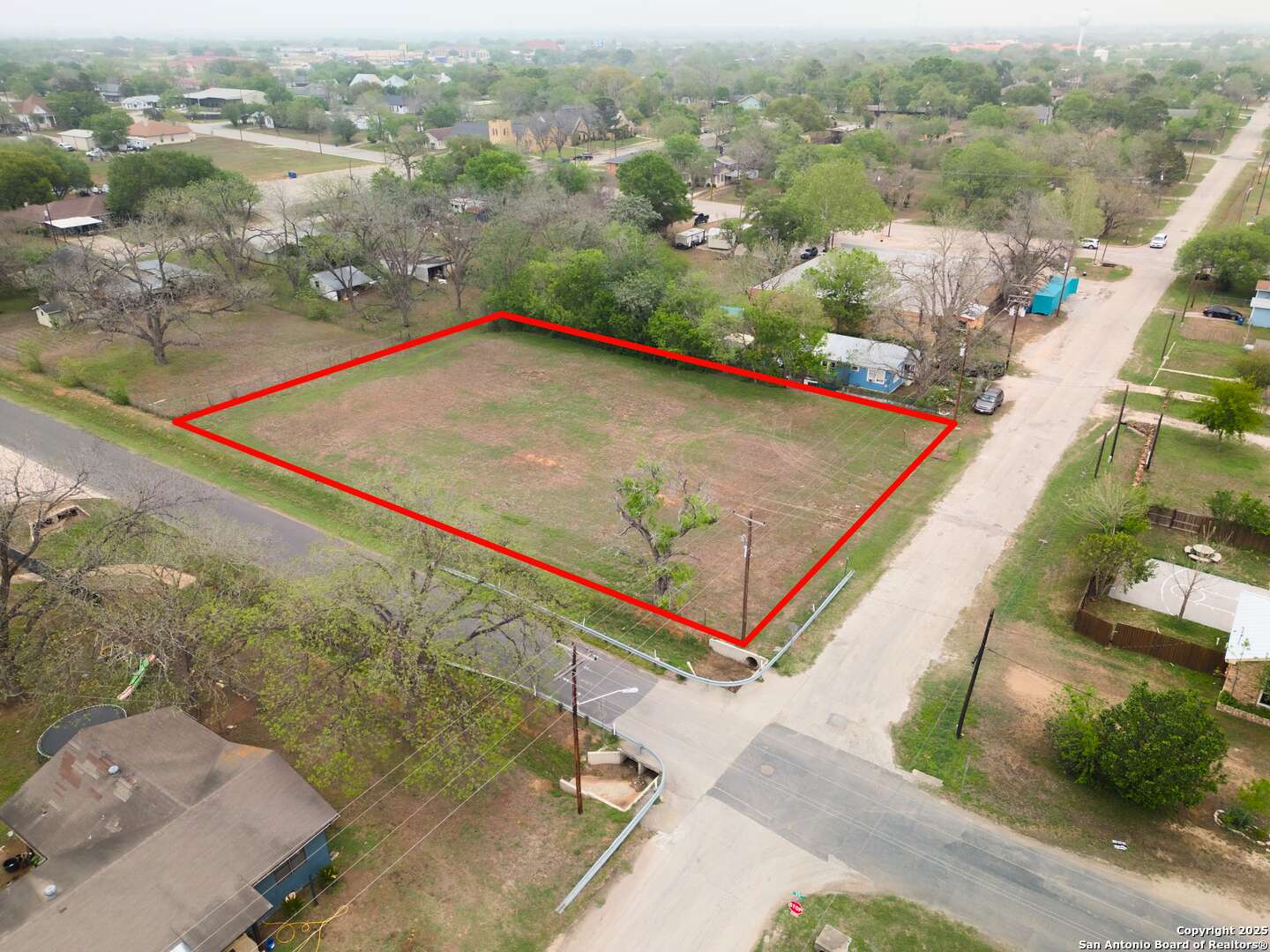 Photo 1 of 10 — 1306 B St, Floresville, TX 78114