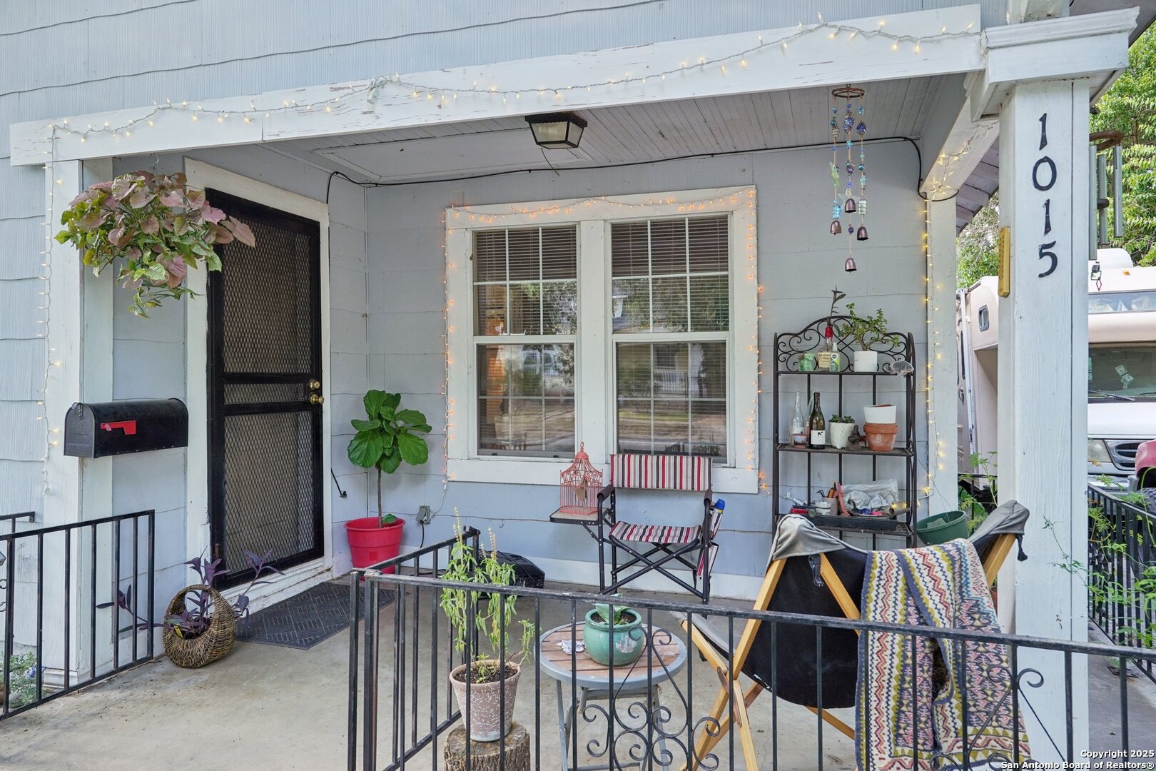 1015 W Elsmere