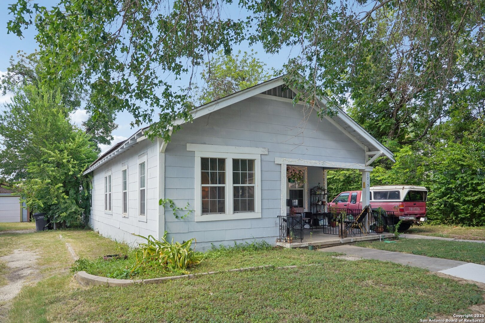 1015 W Elsmere