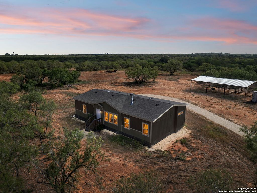 Photo of 961 County Road 327, Pleasanton, TX 78064 (MLS # 1909764)