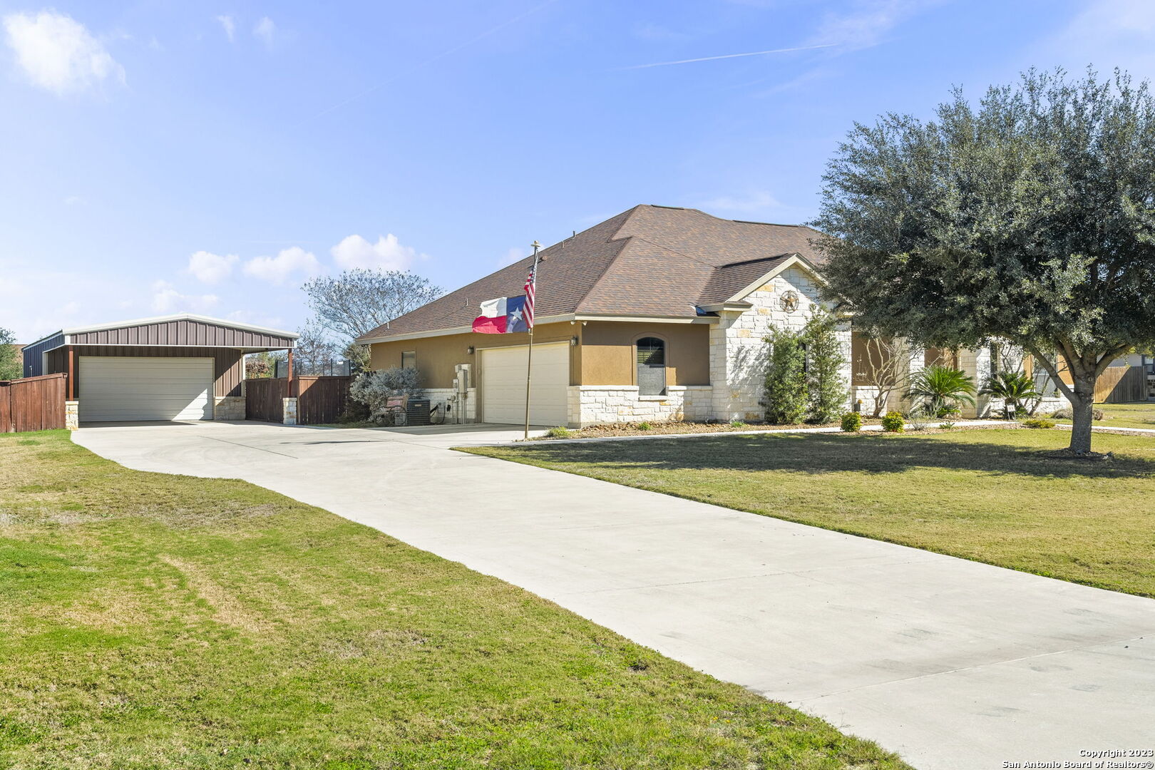 View Floresville, TX 78114 house