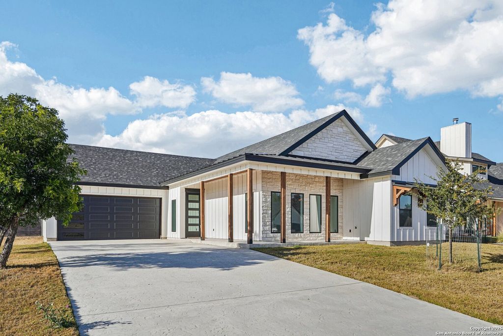 Photo of 510 Conner Court, Kerrville, TX 78028 (MLS # 1929766)