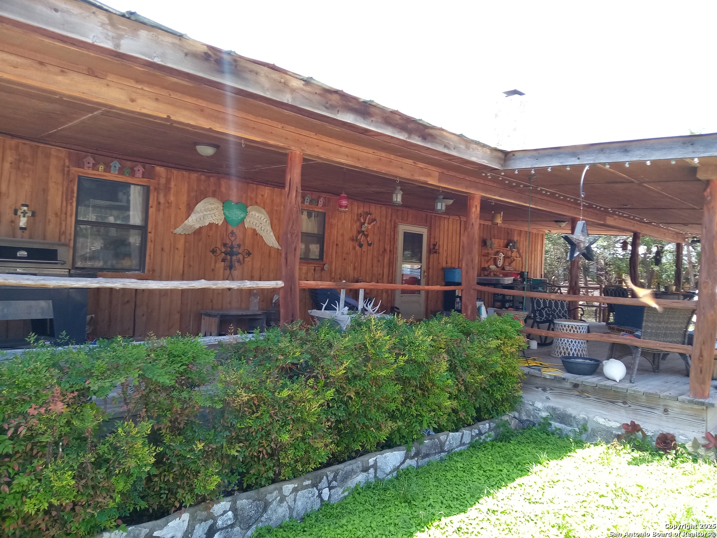 902 Mariposa Ave