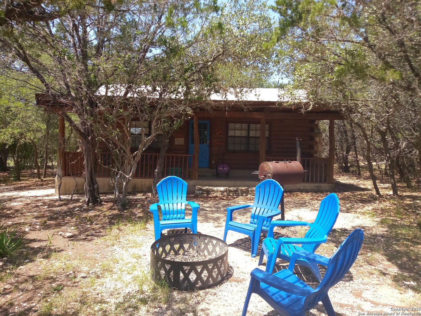 902 Mariposa Ave