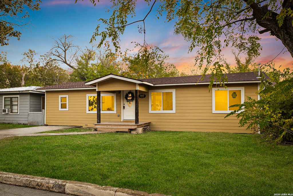 Photo of 937 Anderson, Seguin, TX 78155 (MLS # 1950473)