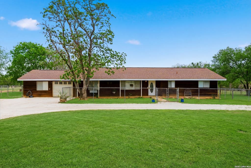 Photo of 144 OAK PARK RD, Adkins, TX 78101 (MLS # 1969666)
