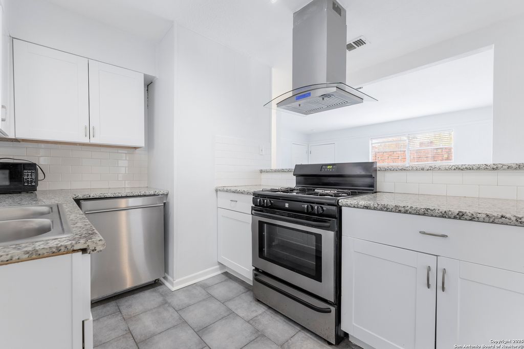 Photo of 7235 Westlyn Dr, San Antonio, TX 78227 (MLS # 1929953)