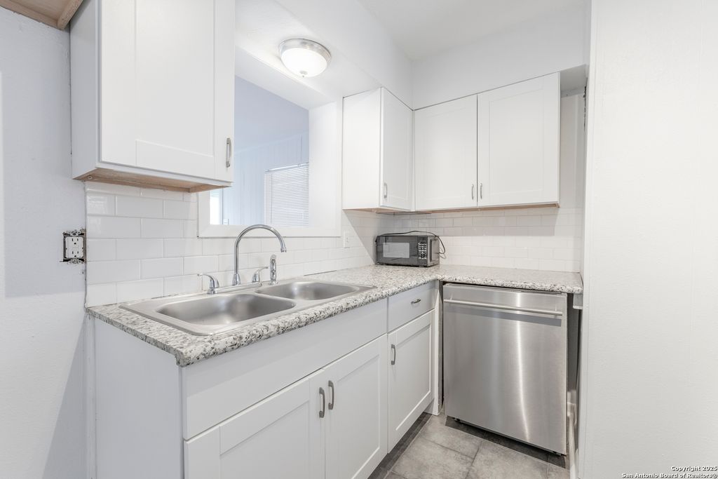 Photo of 7235 Westlyn Dr, San Antonio, TX 78227 (MLS # 1929953)