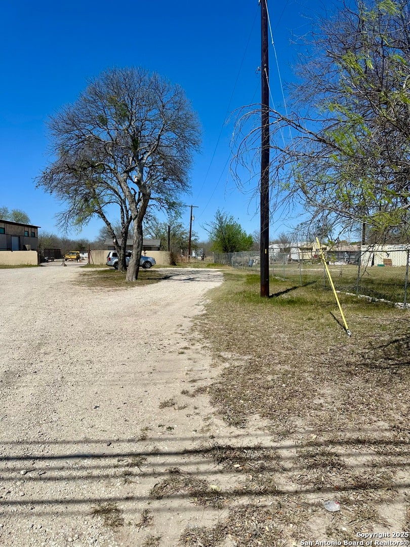 6723 W Commerce