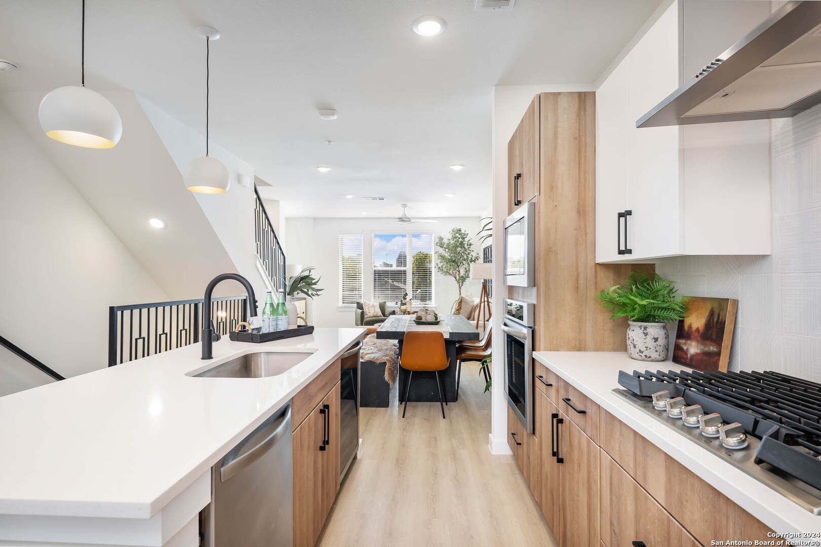 719 E Locust St 3111