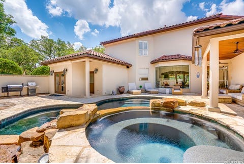 Property photo of 1 Belcourt Pl, San Antonio, TX 78257