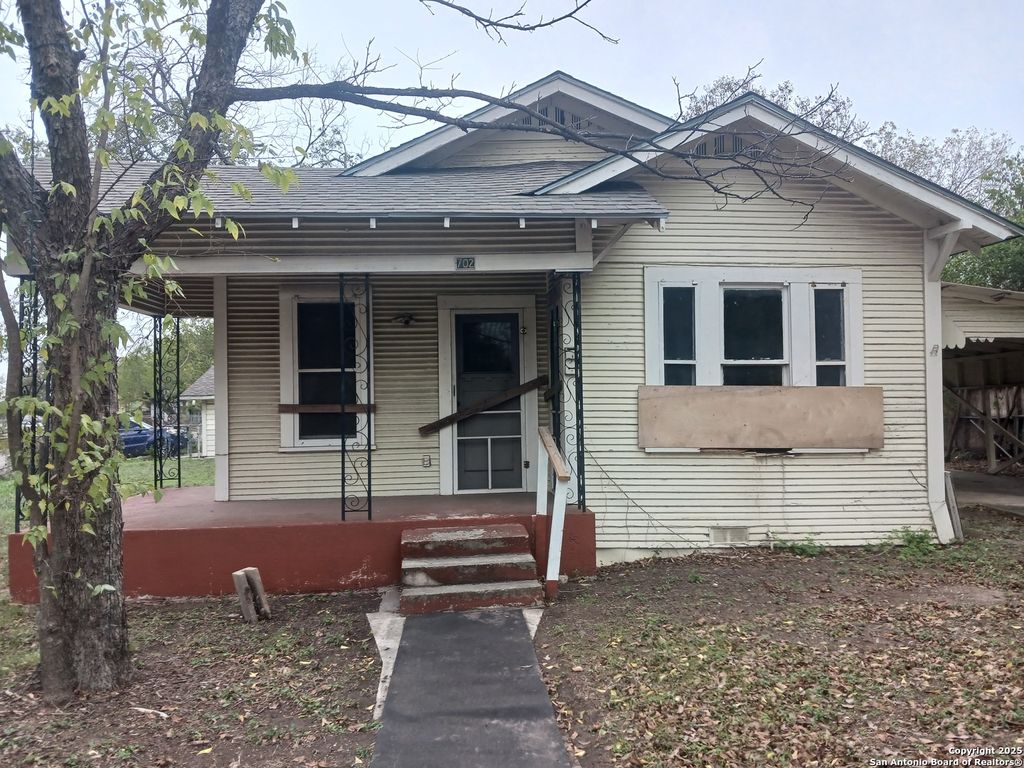 Photo of 702 W Malone, San Antonio, TX 78225 (MLS # 1925842)
