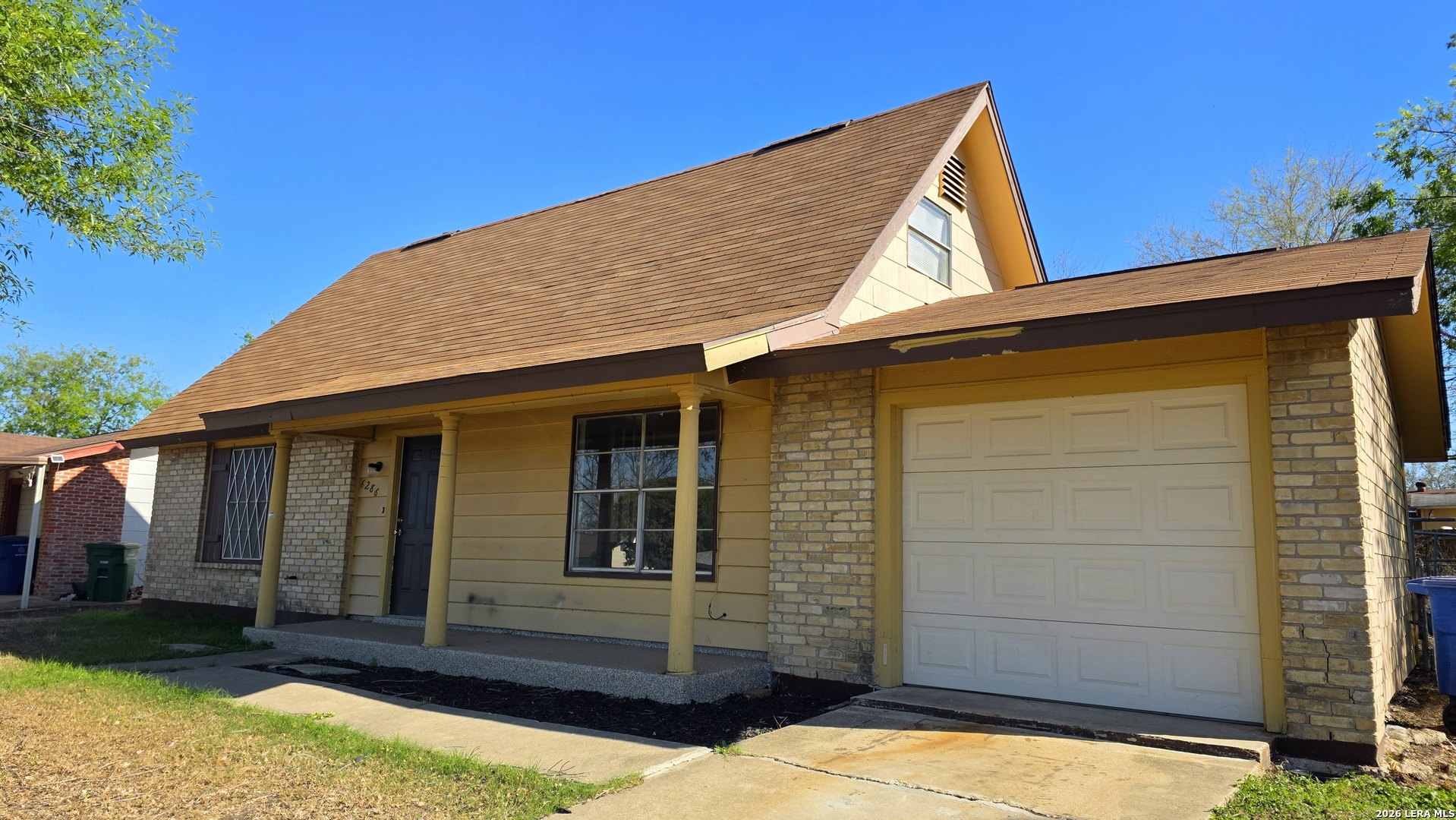 Search 6286 Apple Valley