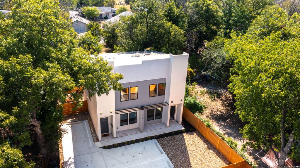 Photo of 210 Piedmont, San Antonio, TX 78203 (MLS # 1942829)