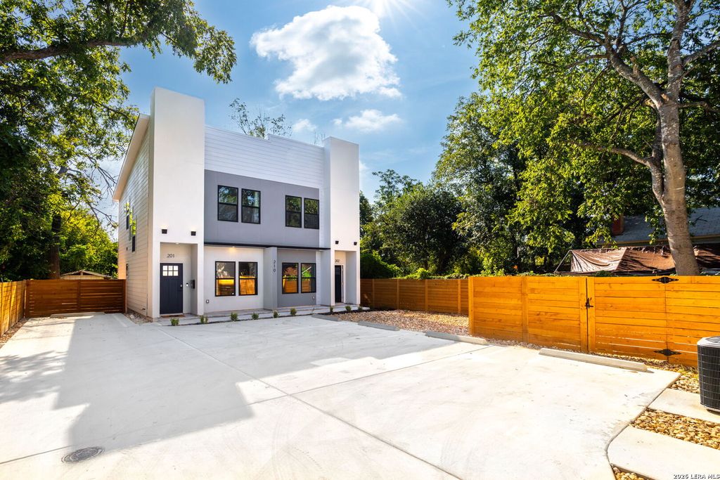 Photo of 210 Piedmont, San Antonio, TX 78203 (MLS # 1942829)