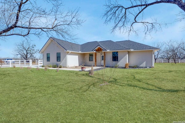 16282 FM 472, BIGFOOT, TX 78005 - Image 119b9bbbc2982a82766f7e0e01ac76d0/2141251372