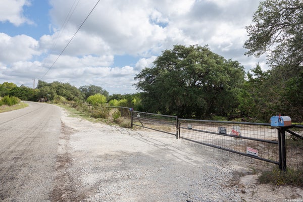 2970 ROLLING HILLS RD, BLANCO, TX 78606 - Image 11aa7fdcc8d345f32ca6ed0e293f7256/738383127