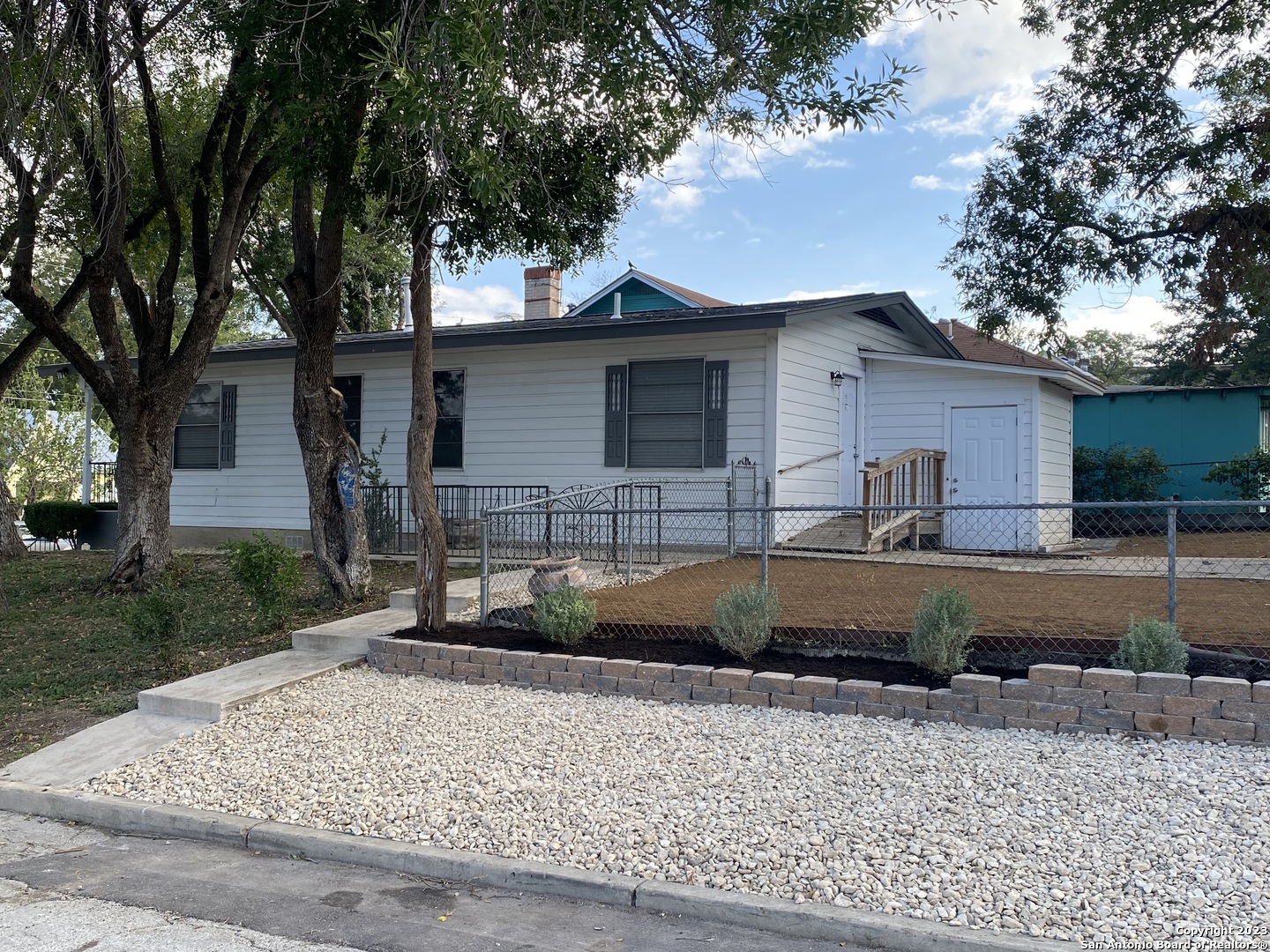 522 W HOLLYWOOD AVE