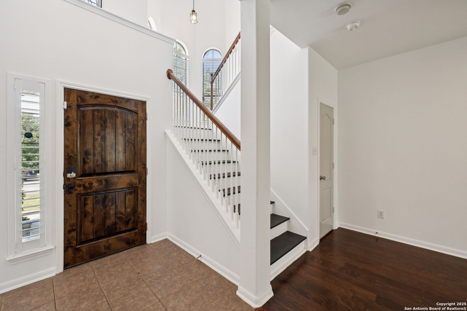9031 Arroyo Hondo
