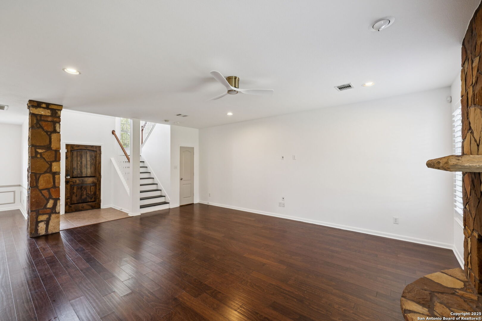 9031 Arroyo Hondo