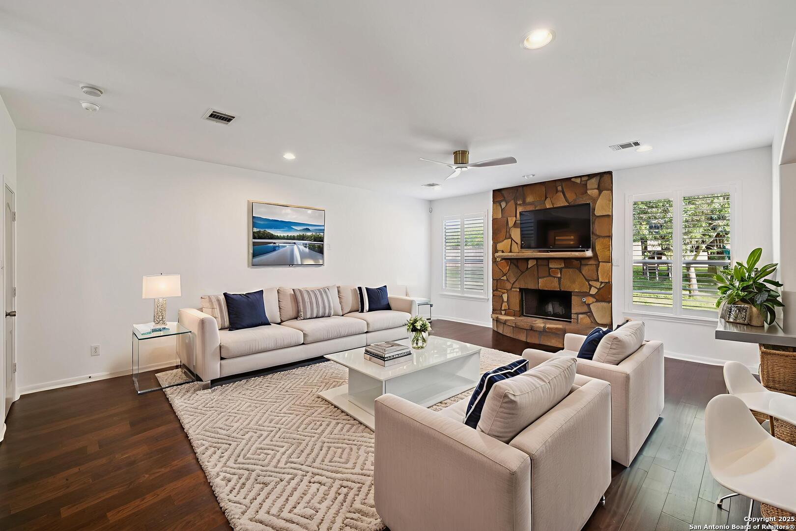 9031 Arroyo Hondo