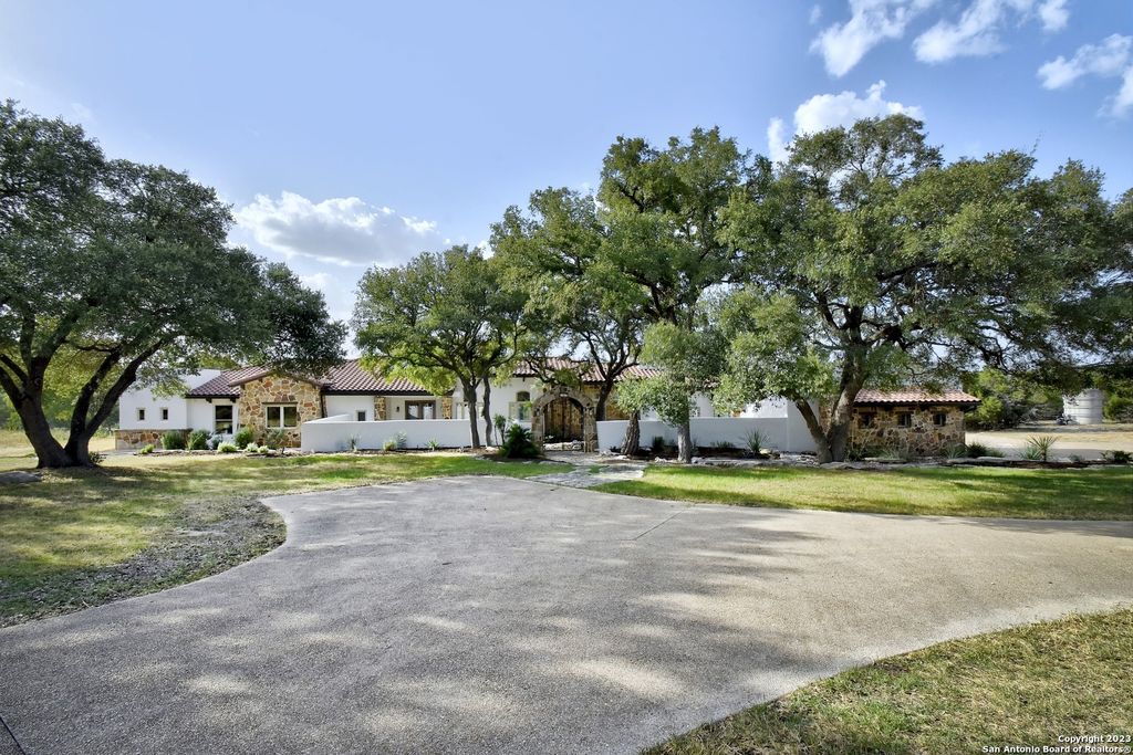Photo of 202 WATERSTONE PKWY, Boerne, TX 78006 (MLS # 1946310)