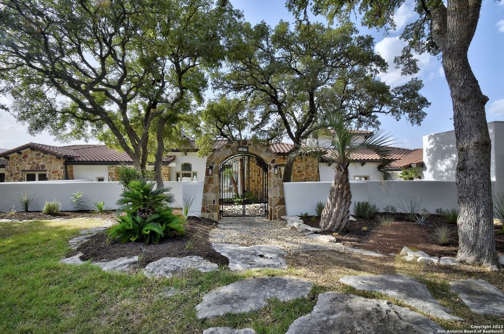 Photo of 202 WATERSTONE PKWY, Boerne, TX 78006 (MLS # 1946310)