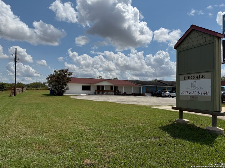 Photo 1 of 34 — 1920 10th, Floresville, TX 78114
