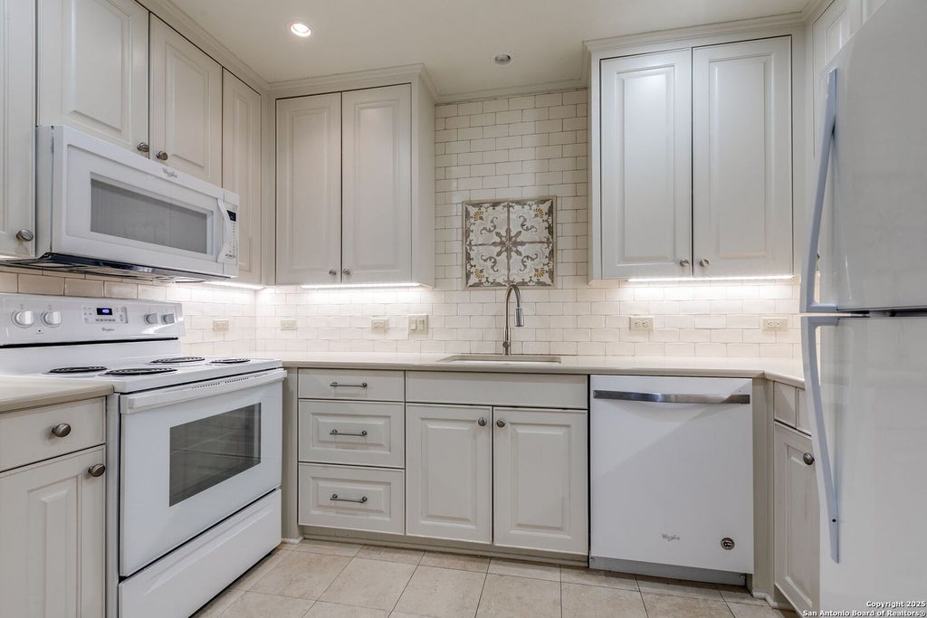 Photo of 1 Towers Park Ln 616 #616, San Antonio, TX 78209 (MLS # 1846558)