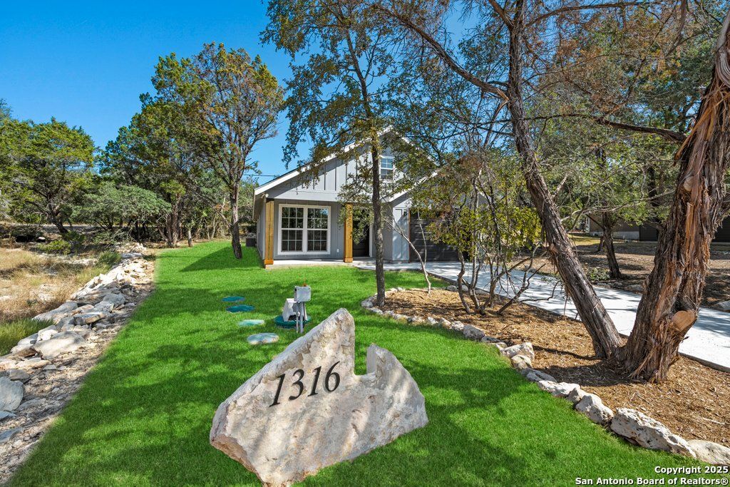 Photo of 1316 Lonesome, Canyon Lake, TX 78133 (MLS # 1897627)